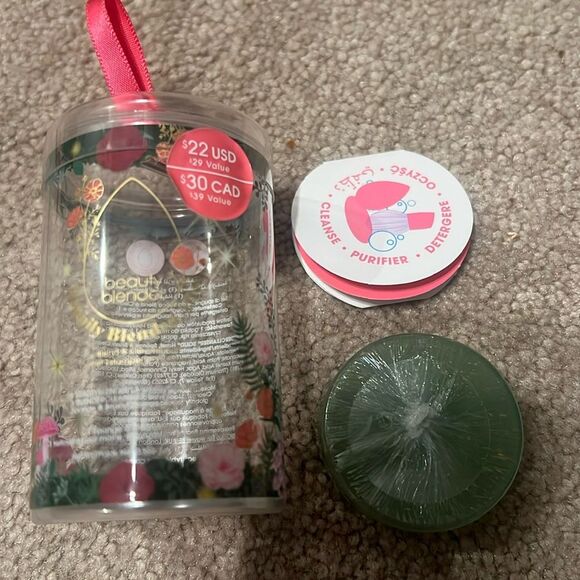 BNWT - BEAUTY BLENDER SOLID SOAP CLEANER - Picture 1 of 1